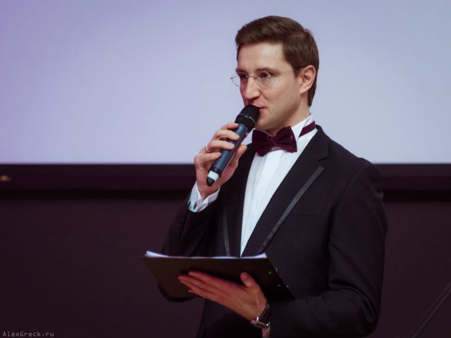 Ведущий церемонии награждения на корпоративной конференции холдинга Технодинамика